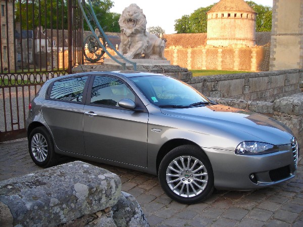 Alfa Roméo 147 Phase II JTD-M 120 Gris Stromboli